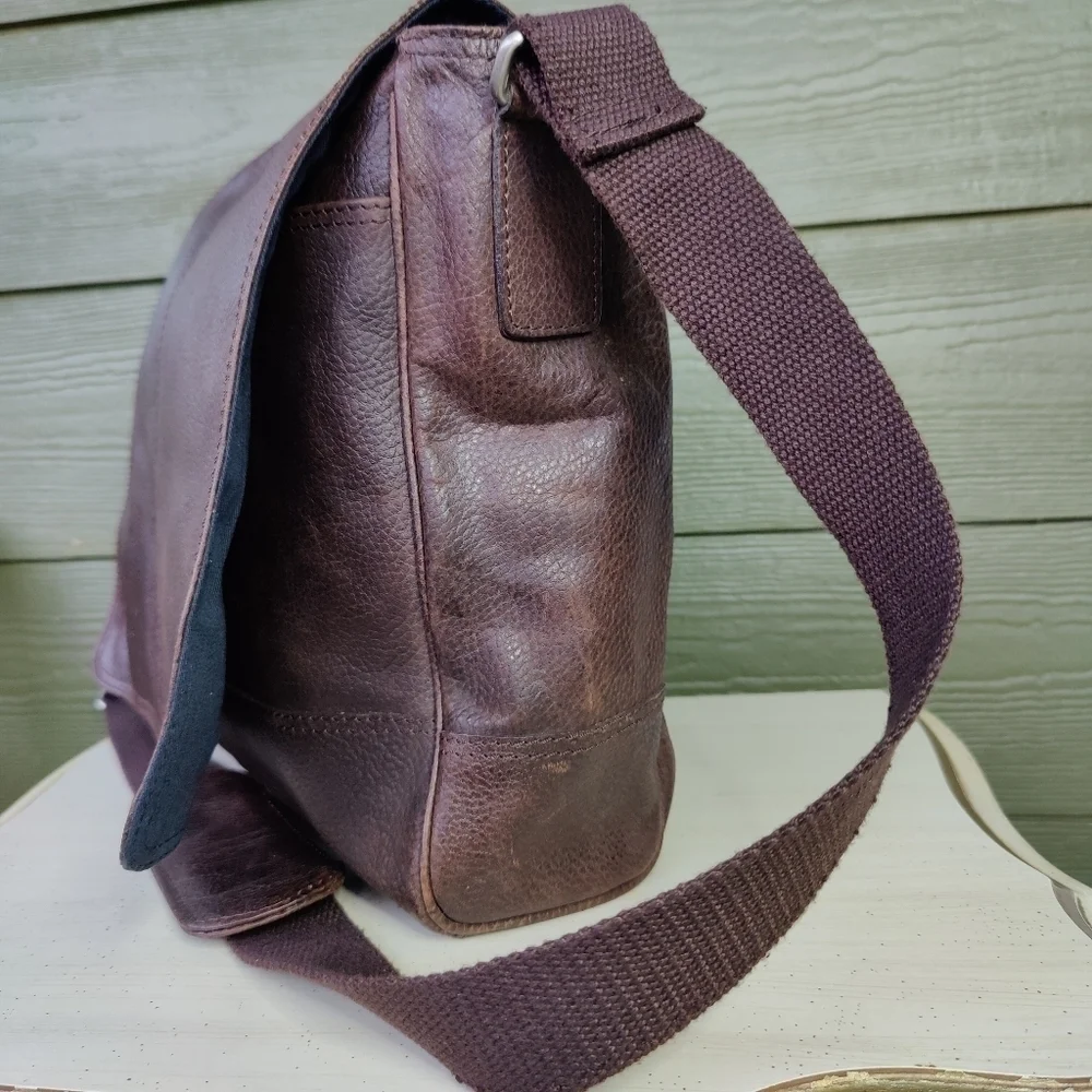 The British Belt Company Antique Cruz Dark Brown Leather Messenger Laptop Bag